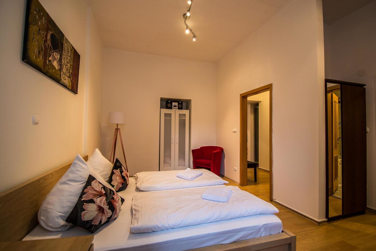 Riverside Ruterra Apartment Prag Exterior foto